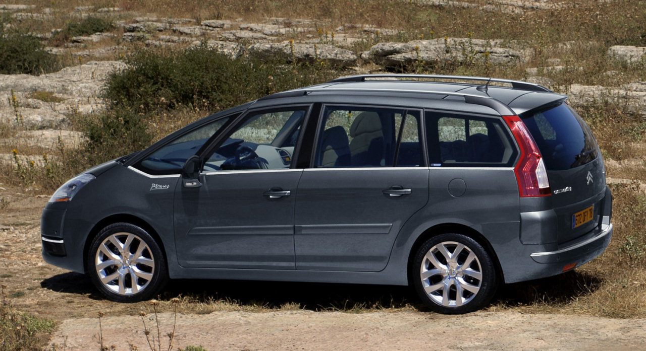 Manifestement, Citron russit  intgrer les rtroviseurs extrieurs sur les portires avec beaucoup plus de russite que leurs collgues de chez Peugeot, pour qui ce nouveau lment de design semble encore poser problme. On ne commentera pas ici l'intgration de ces rtroviseurs aux portires sur les Peugeot 207 et coup 407...